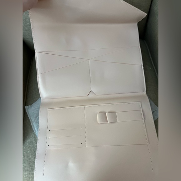 Glass Ladder Co. Pink Tech Portfolio. - Picture 3 of 4